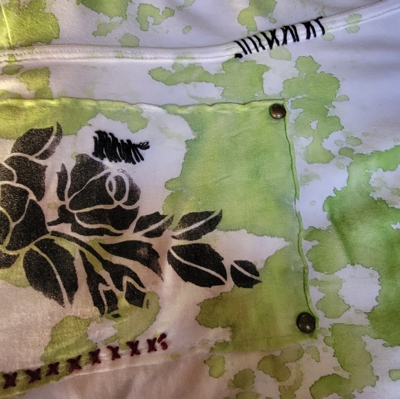 Chic Asymmetrical White and Green Skirt - Picture 5 of 6